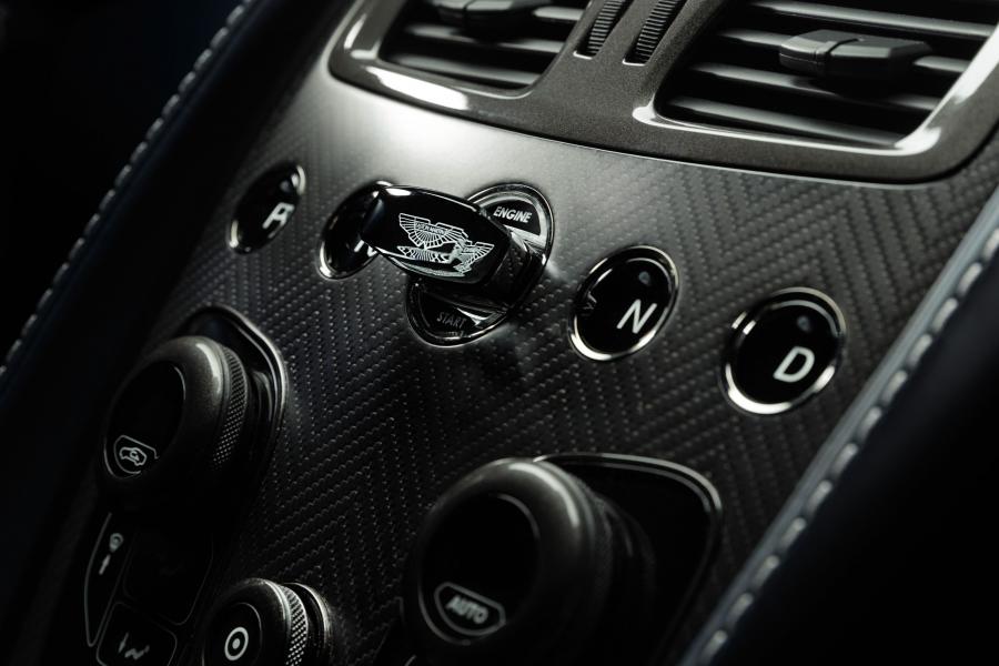 Детали интерьера Aston Martin Vanquish Centenary Edition 2013 года  (WW) (фото 9 из 22)